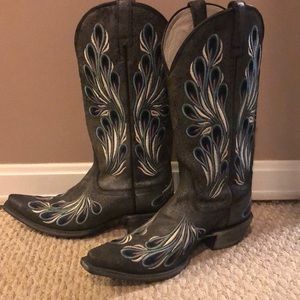 Ariat cowboy boots! Only worn once…like new!